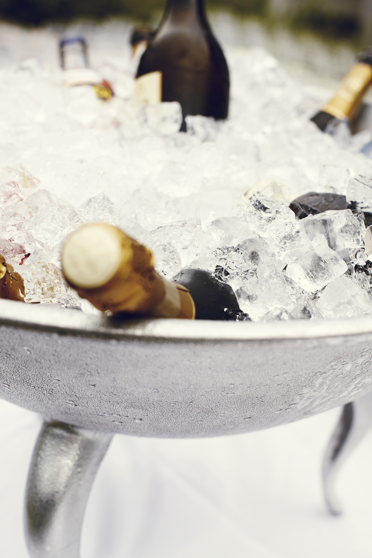 Champagne op ijs tijdens een bruiloft met oesters